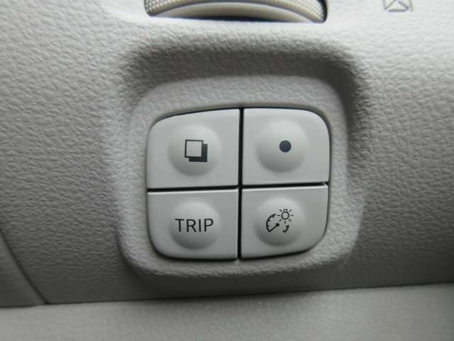 Nissan LEAF 2011-01 7560-17