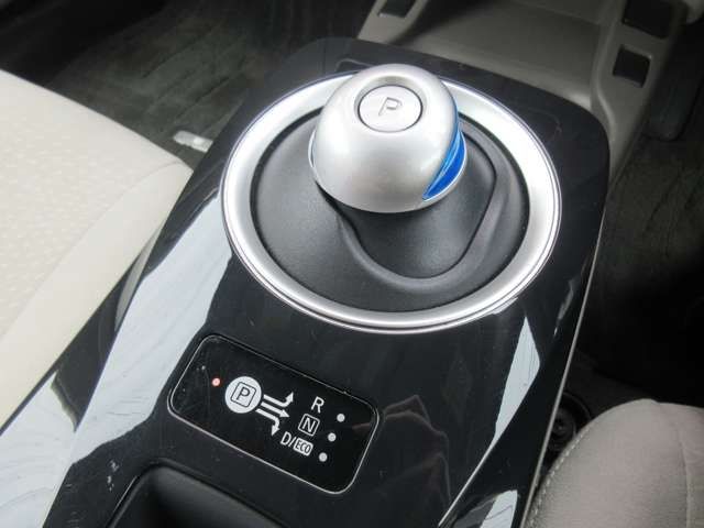 Nissan LEAF 2011-01 7560-13