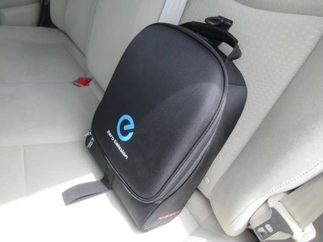 Nissan LEAF 2011-01 7560-19