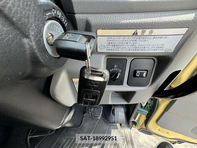 Mitsubishi CANTER 2019-11 263578-14