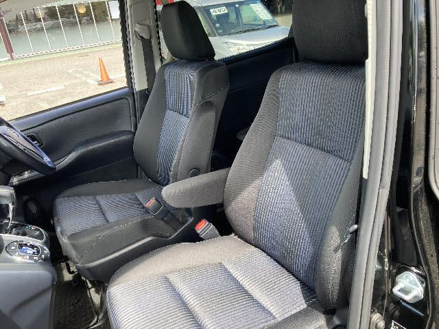 Toyota VOXY 2016-04 8756-14