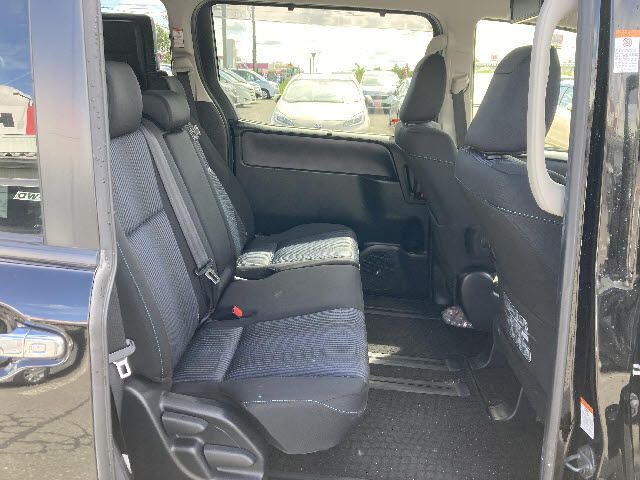 Toyota VOXY 2016-04 8756-13