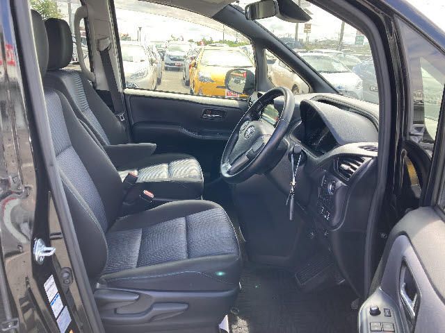 Toyota VOXY 2016-04 8756-12