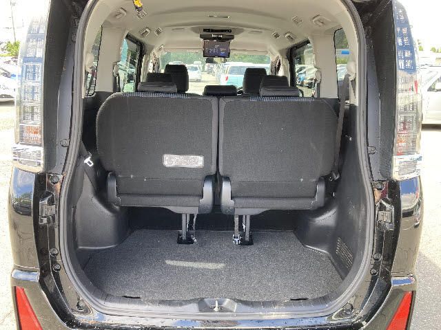 Toyota VOXY 2016-04 8756-18