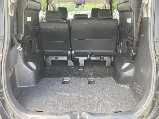 Toyota VOXY 2016-04 8756-17