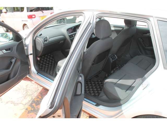 Audi A4 2012-06 22161-7