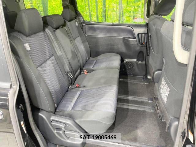Toyota VOXY 2015-07 321436-8