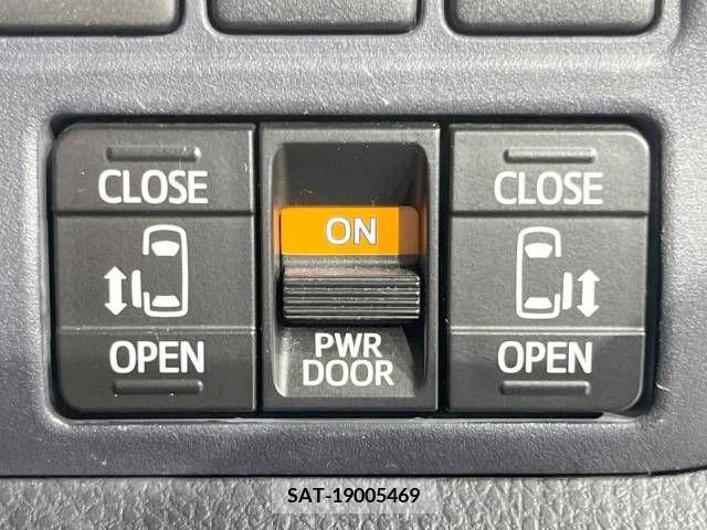 Toyota VOXY 2015-07 321436-4