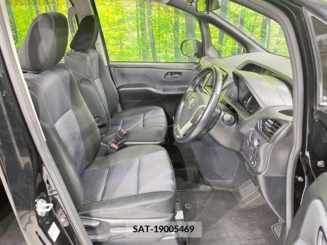 Toyota VOXY 2015-07 321436-7