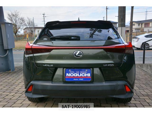 Lexus UX 2018-11 221828-5