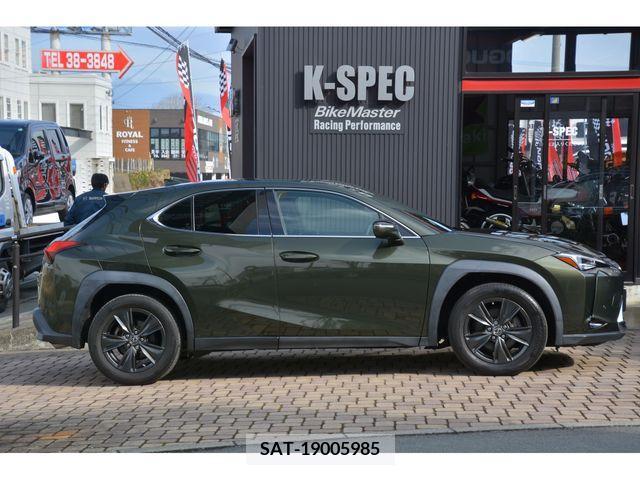 Lexus UX 2018-11 221828-3