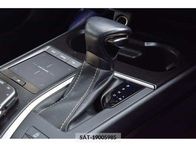 Lexus UX 2018-11 221828-13