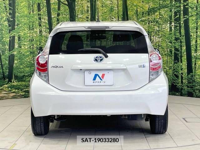 Toyota AQUA 2012-03 383275-15
