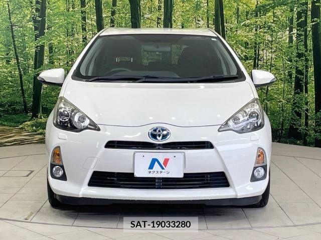 Toyota AQUA 2012-03 383275-14