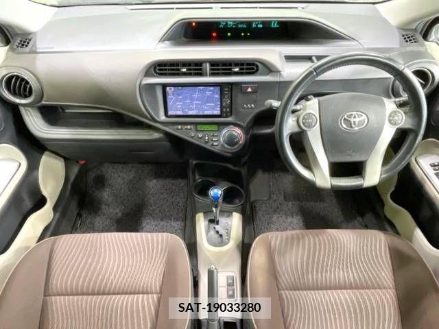 Toyota AQUA 2012-03 383275-1