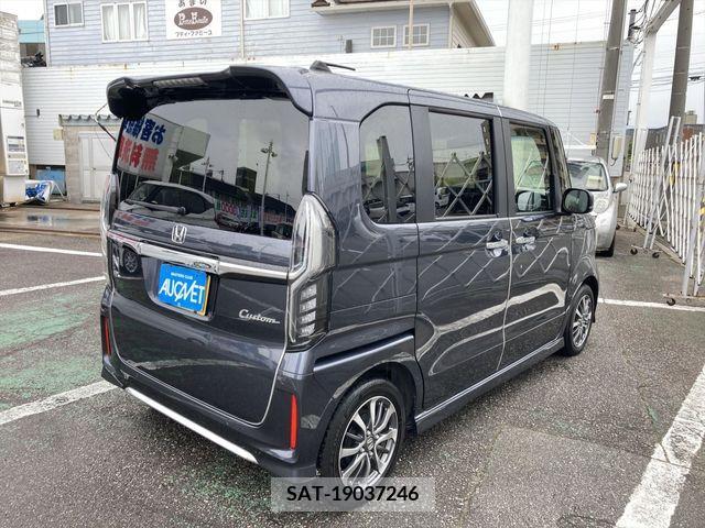 Honda N BOX CUSTOM 2022-04 279084-1