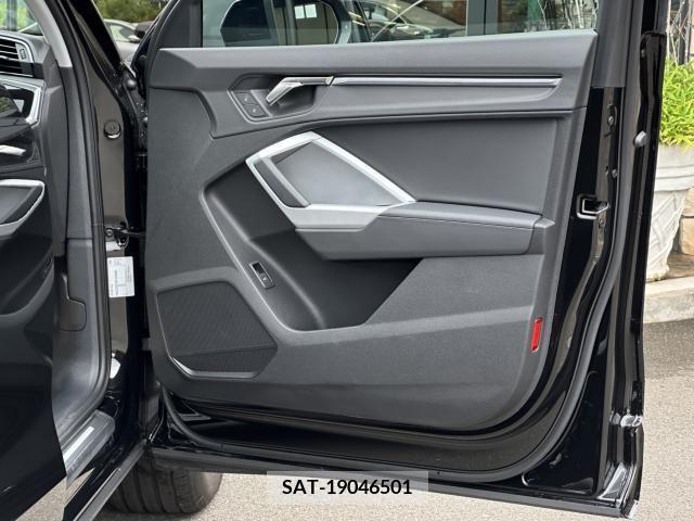 Audi Q3 2023-02 317892-5