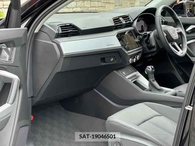 Audi Q3 2023-02 317892-27