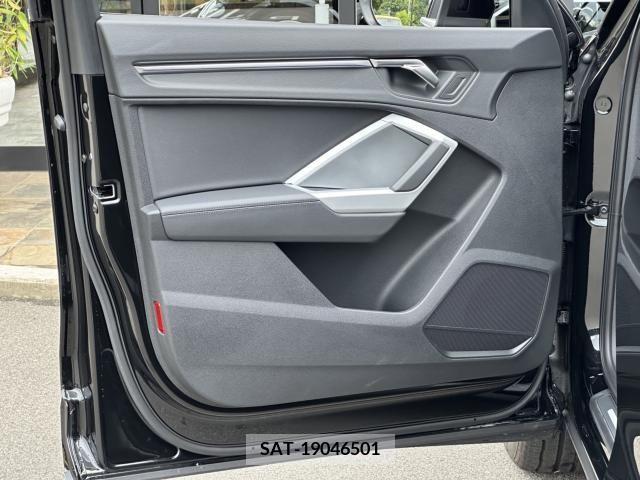 Audi Q3 2023-02 317892-26