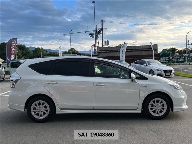 Toyota PRIUS ALPHA 2012-07 366777-3