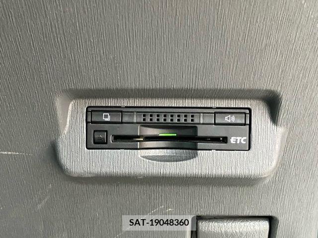 Toyota PRIUS ALPHA 2012-07 366777-21