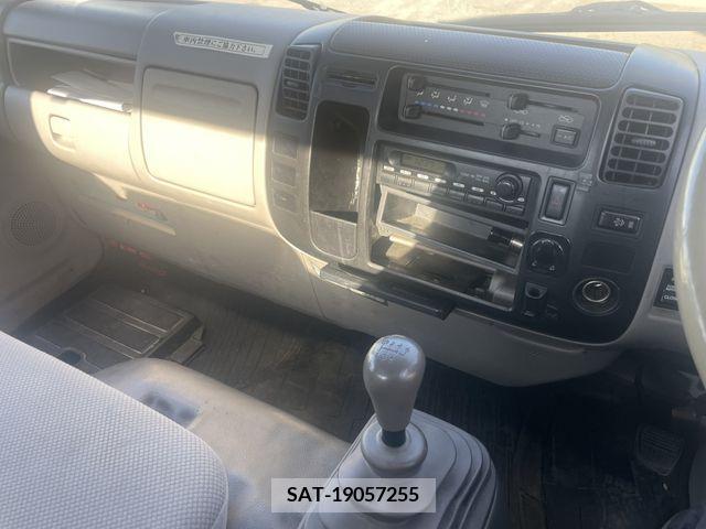 Hino DUTRO 2011-05 207895-21