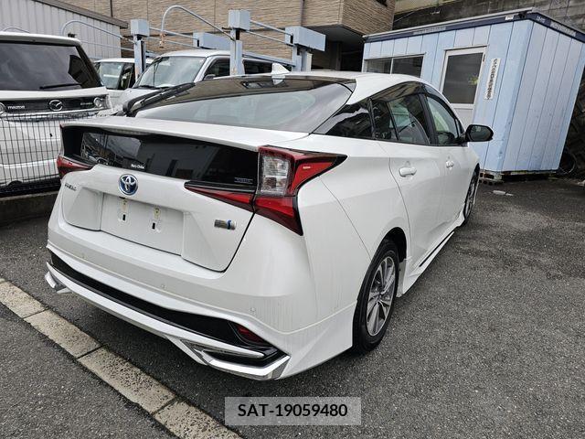 Toyota PRIUS 2021-08 325332-1