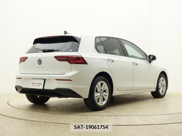 VolksWagen GOLF 2021-06 210632-6