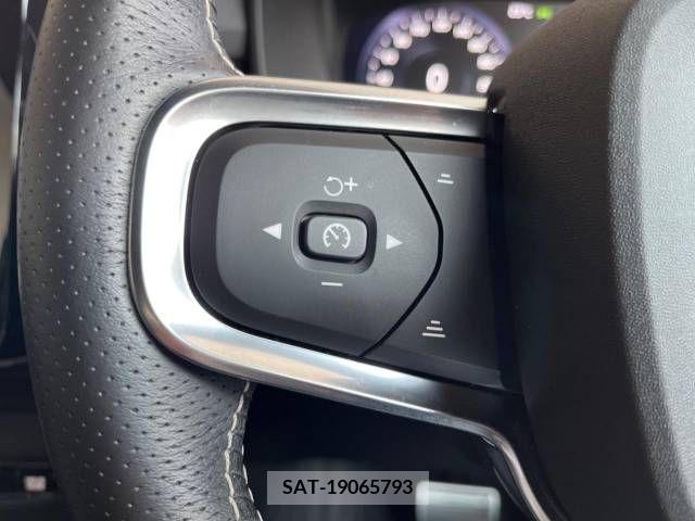 Volvo XC40 2021-07 288810-8