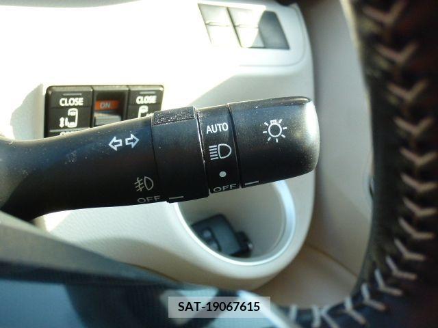 Toyota SIENTA 2015-08 329636-23