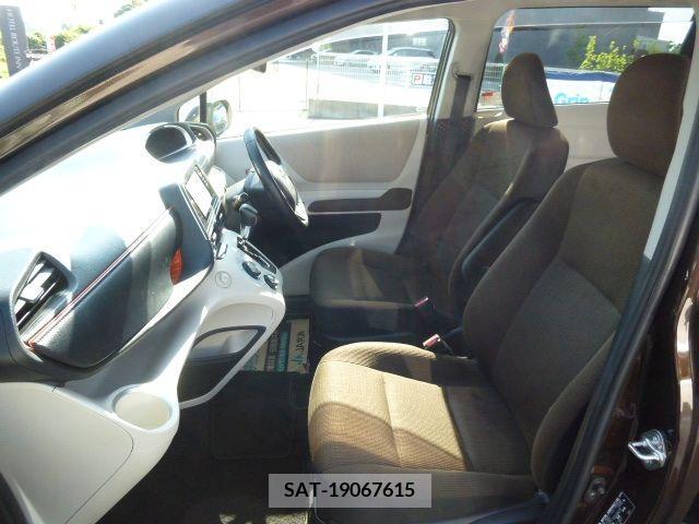 Toyota SIENTA 2015-08 329636-7