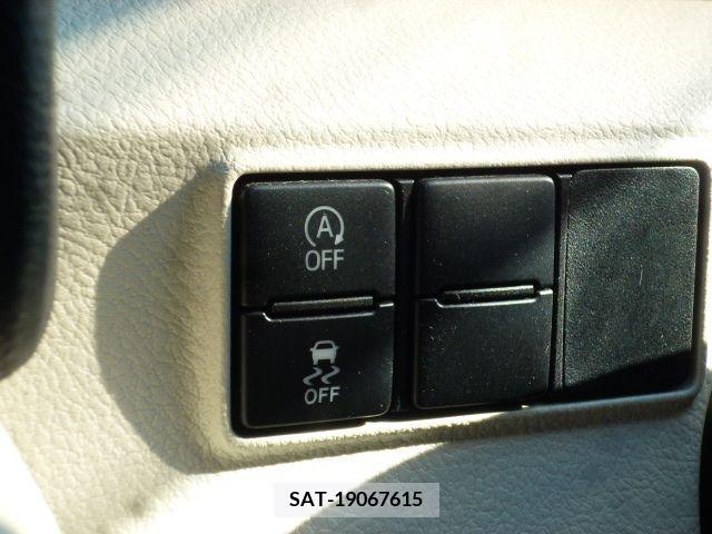 Toyota SIENTA 2015-08 329636-18