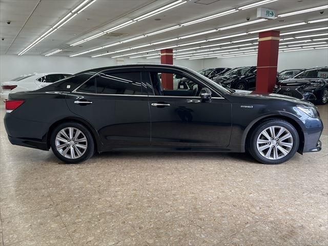 Toyota CROWN SEDAN 2015-11 182958-3