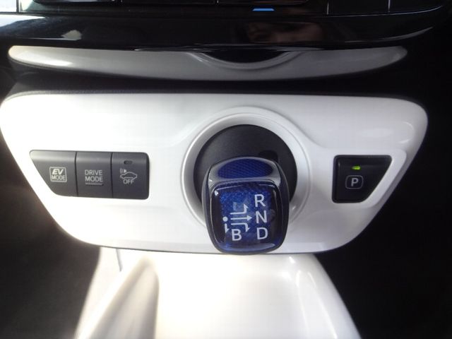 Toyota PRIUS 2016-10 13961-13