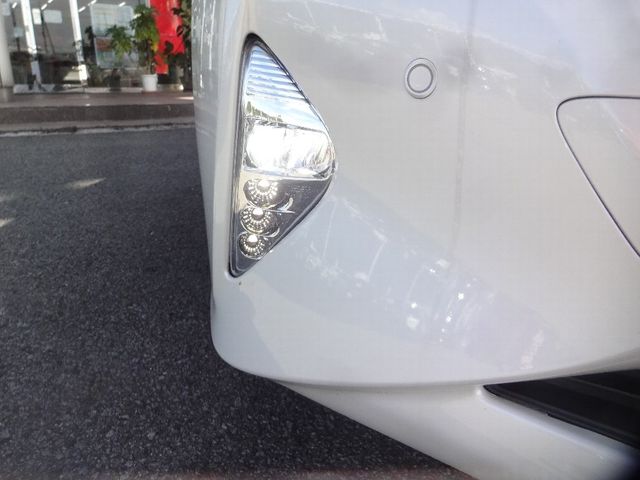 Toyota PRIUS 2016-10 13961-29