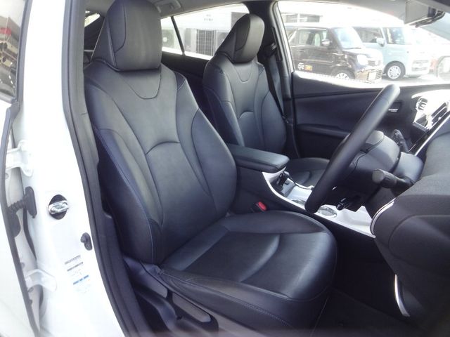 Toyota PRIUS 2016-10 13961-6