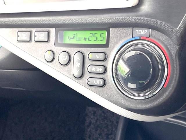 Toyota AQUA 2012-09 10498-3