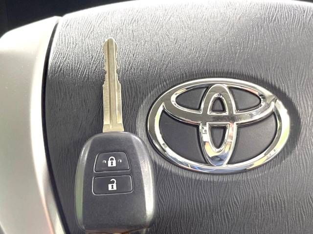 Toyota AQUA 2012-09 10498-6