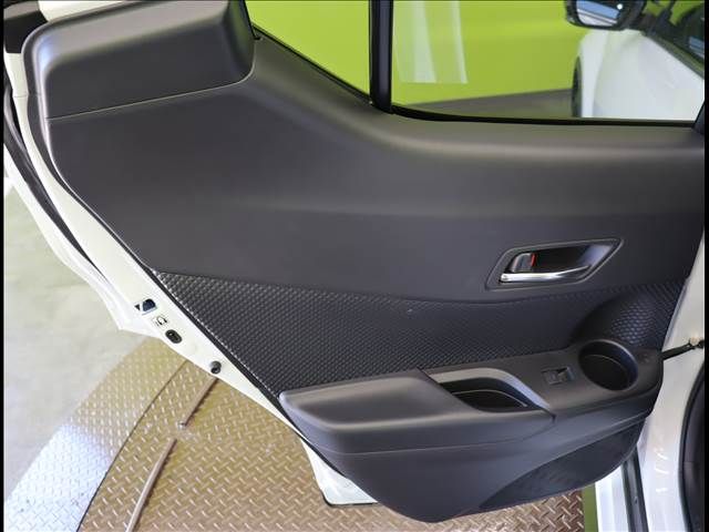 Toyota C-HR 2023-02 181024-26