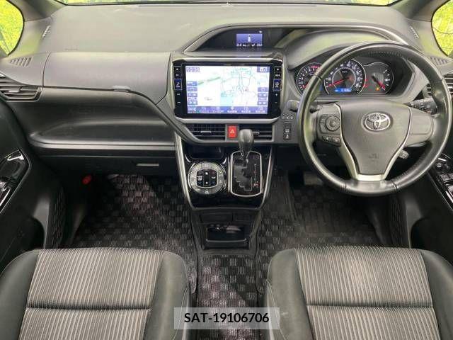 Toyota VOXY 2018-03 288882-1
