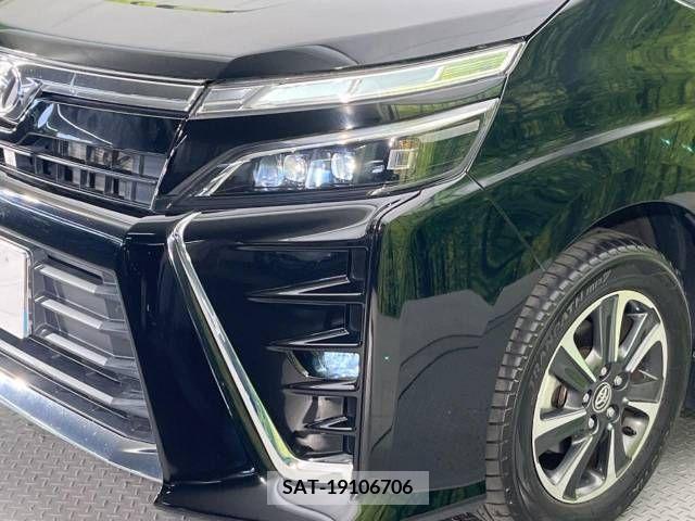 Toyota VOXY 2018-03 288882-13