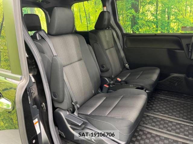 Toyota VOXY 2018-03 288882-9