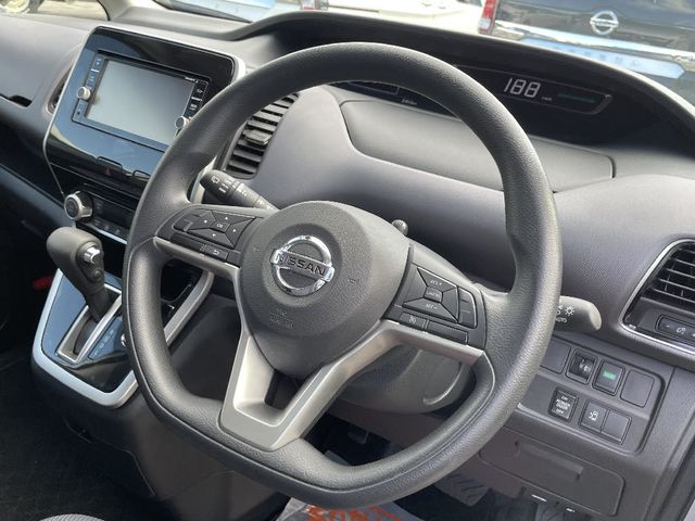 Nissan SERENA 2018-07 24077-8
