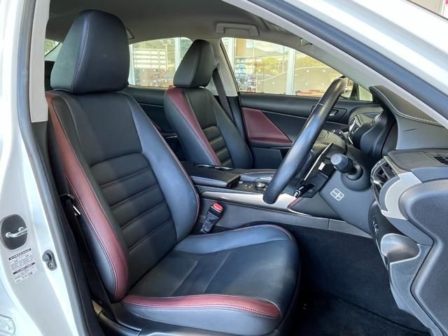 Lexus IS 2017-03 185200-14