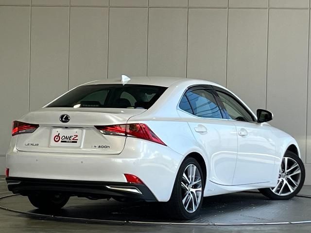 Lexus IS 2017-03 185200-1