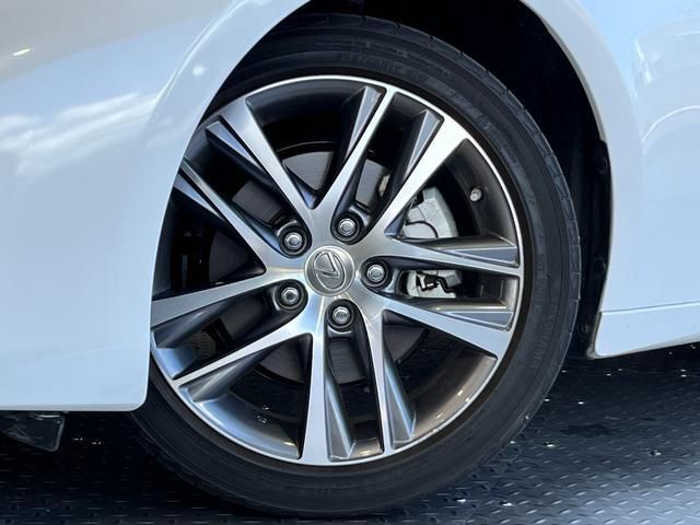 Lexus IS 2017-03 185200-3
