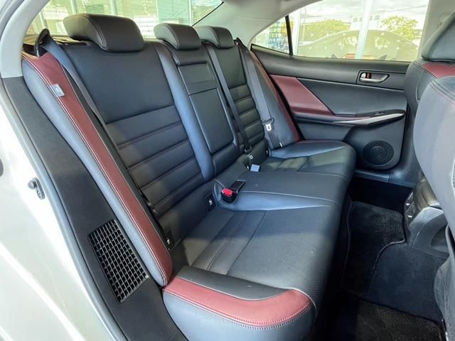 Lexus IS 2017-03 185200-15