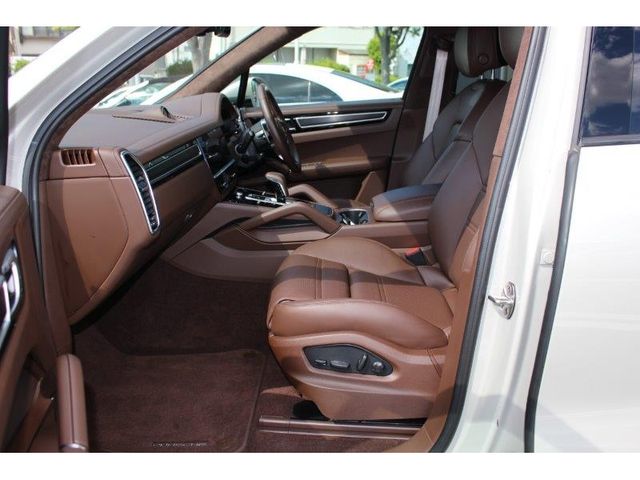 Porsche CAYENNE 2022-03 3493-25