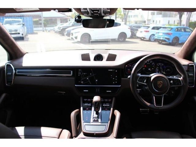 Porsche CAYENNE 2022-03 3493-1