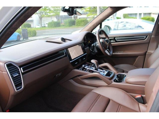 Porsche CAYENNE 2022-03 3493-28